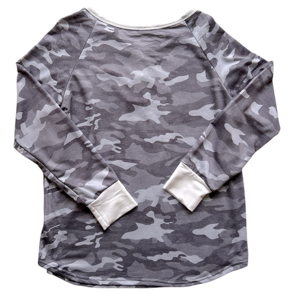 Pretty Garden Soft Camo Long Sleeved T-Shirt Size Medium NWT - Picture 2 of 4